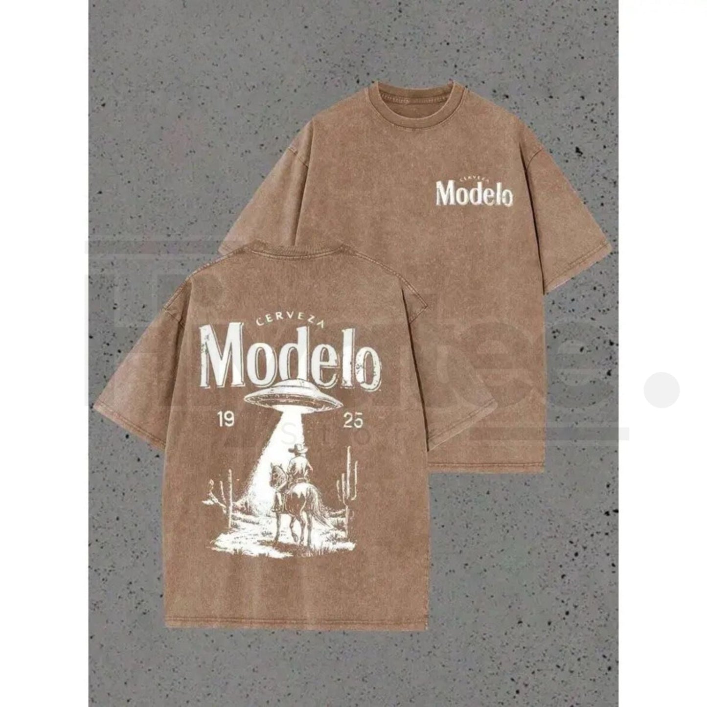 Modelo UFO Cowboy Vintage-Wash Oversized T-Shirt