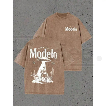 Modelo UFO Cowboy Vintage-Wash Oversized T-Shirt