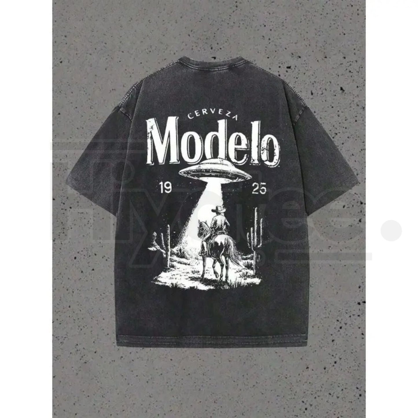 Modelo UFO Cowboy Vintage-Wash Oversized T-Shirt