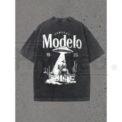 Modelo UFO Cowboy Vintage-Wash Oversized T-Shirt