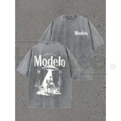 Modelo UFO Cowboy Vintage-Wash Oversized T-Shirt
